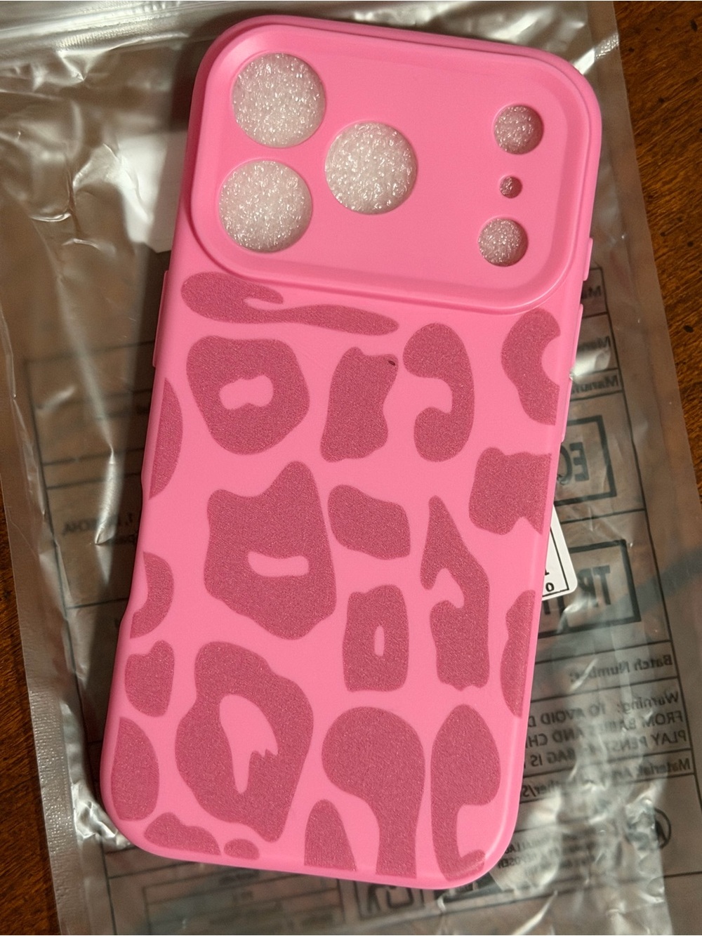 iPhone 17 Pro Pink Leopard Pattern Silicone Phone Case